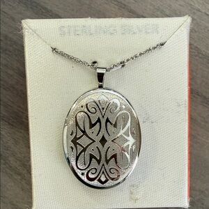 Locket Oval NEW